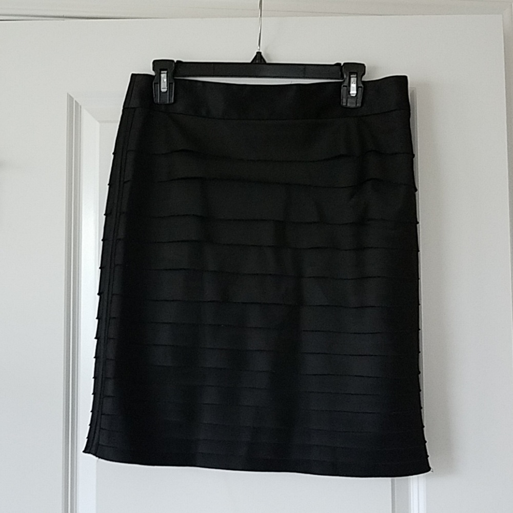 WHBM size 6 black tiered skirt